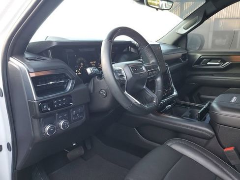 Used 2025 GMC Yukon XL Denali w/ Denali Reserve Package RWD image 19