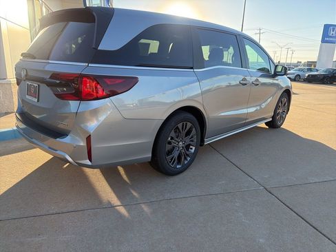 New 2026 Honda Odyssey Touring image 26