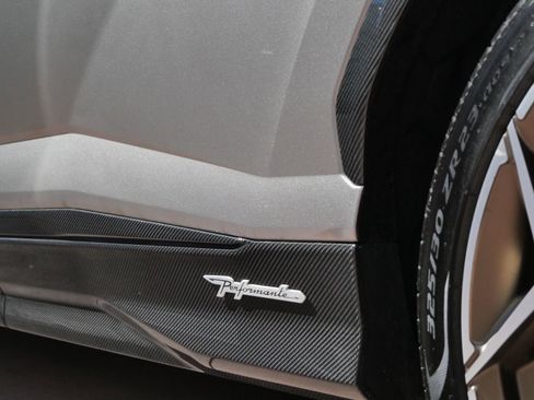 Used 2023 Lamborghini Urus Performante AWD/4WD image 16