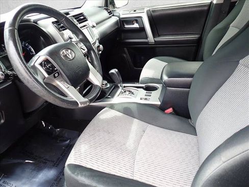 Used 2018 Toyota 4Runner SR5 AWD/4WD image 10
