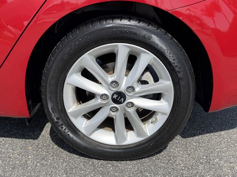 Used 2017 Kia Forte S w/ S Premium Package FWD image 11