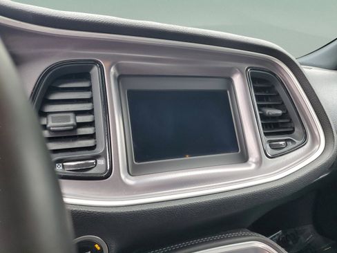 Used 2019 Dodge Challenger SXT image 18