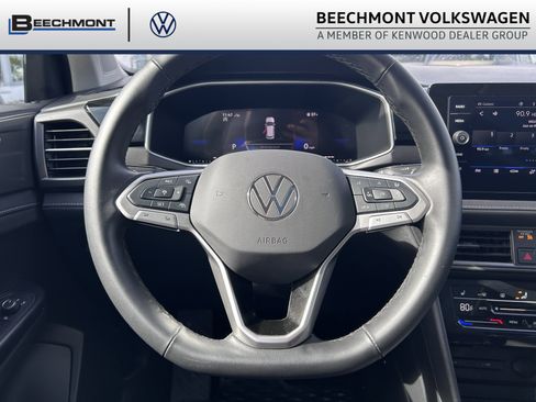 Used 2025 Volkswagen Taos SE image 11