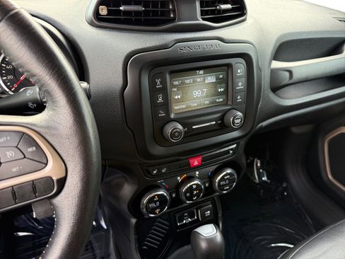 Used 2016 Jeep Renegade Limited image 12