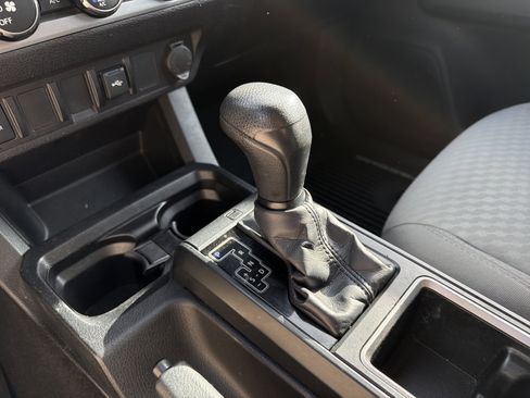 Used 2020 Toyota Tacoma SR image 22