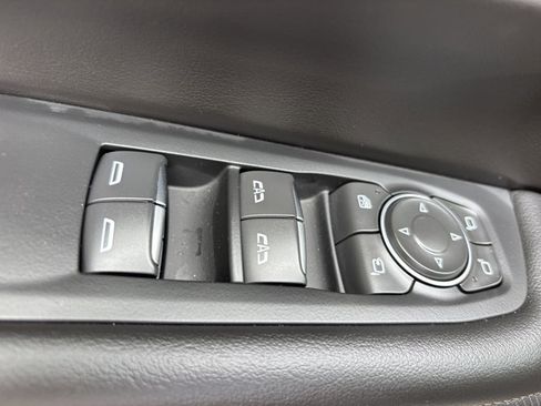 Used 2025 Chevrolet Tahoe High Country AWD/4WD image 27
