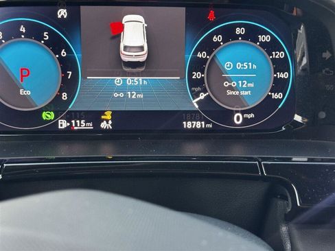 Used 2025 Volkswagen Atlas Cross Sport SE FWD image 6