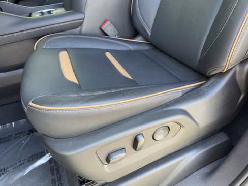 Used 2023 GMC Yukon AT4 w/ Technology Package image 15