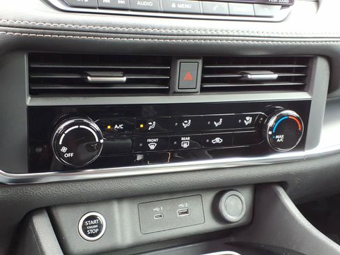 Used 2023 Nissan Rogue S AWD/4WD image 19