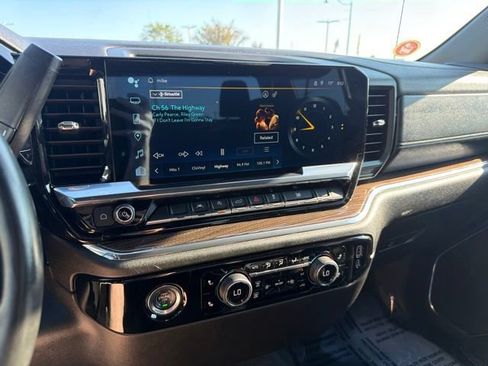 Used 2024 Chevrolet Silverado 1500 LT AWD/4WD image 30