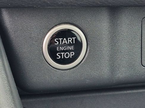 Used 2023 Nissan Rogue SL FWD image 16