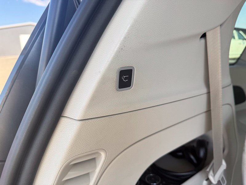 Used 2018 Chrysler Pacifica Touring-L Plus FWD image 8