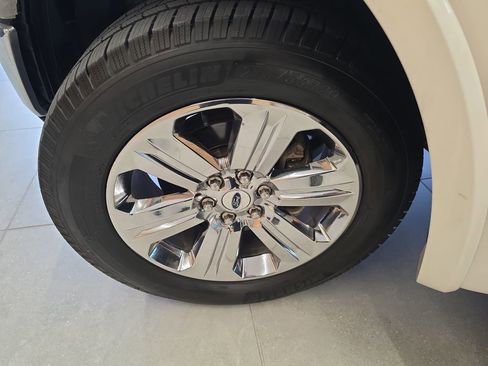 Used 2019 Ford F150 Lariat w/ Equipment Group 502A Luxury AWD/4WD image 36