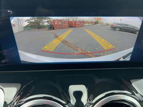 Used 2025 Mercedes-Benz GLB 250 4MATIC image 14