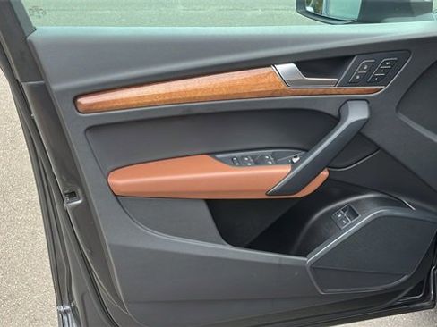 Used 2022 Audi Q5 e Premium image 9