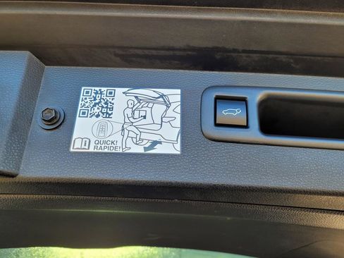 Used 2024 Toyota Highlander XLE image 18