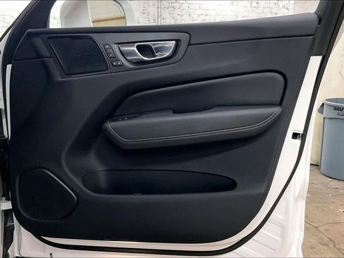 Used 2022 Volvo XC60 B5 Inscription w/ Advanced Package image 25