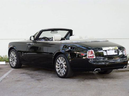 Used 2016 Rolls-Royce Phantom Drophead Coupe image 12