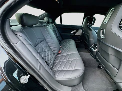 Certified 2024 BMW 740i RWD image 28
