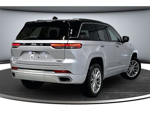 Used 2024 Jeep Grand Cherokee Summit w/ Luxury Tech Group V image 14