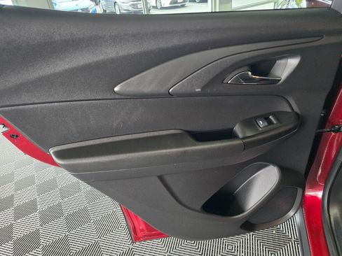 Used 2025 Chevrolet TrailBlazer LT AWD/4WD image 36