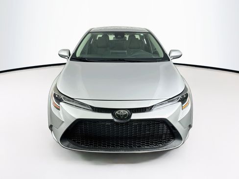 Used 2020 Toyota Corolla LE FWD image 2