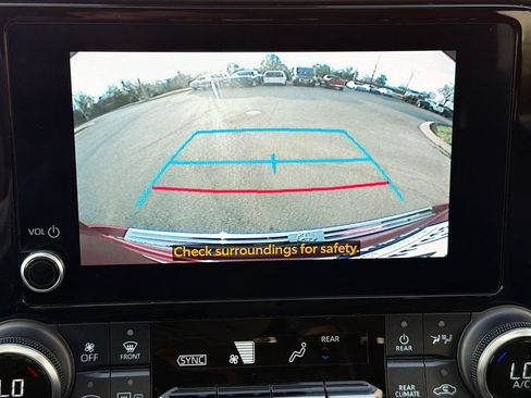 Used 2023 Toyota Highlander XLE FWD image 34