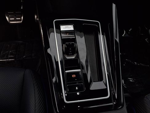 Certified 2024 Volkswagen Golf R image 13