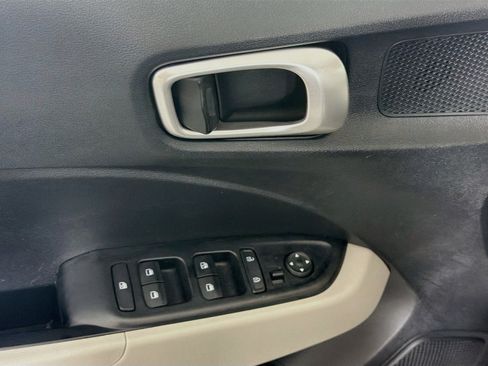 Used 2025 Hyundai Venue SEL FWD image 15