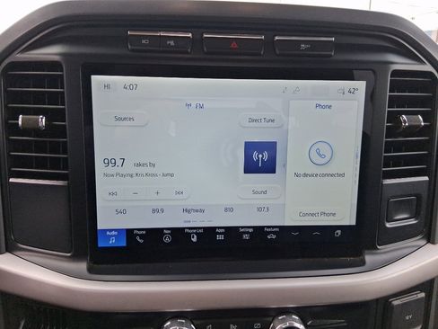 Used 2022 Ford F150 Lightning XLT image 14