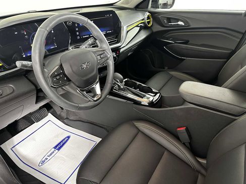 Used 2025 Chevrolet Trax ACTIV w/ Sunroof Package image 14