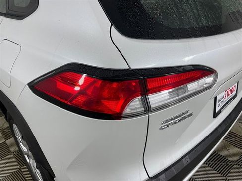 Used 2025 Toyota Corolla Cross L image 17