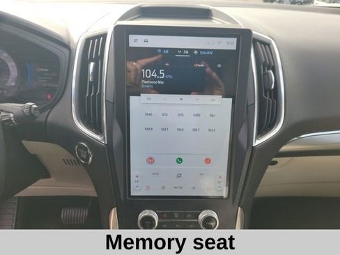 Used 2022 Ford Edge Titanium image 8