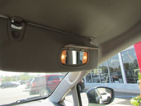 Used 2022 Chrysler Voyager LX image 23