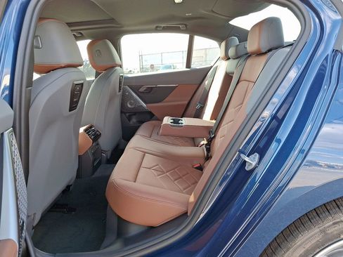 Used 2025 BMW 530i xDrive 530i xDrive w/ Premium Package image 10