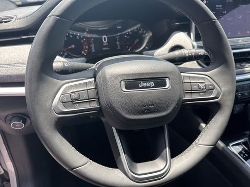 Used 2024 Jeep Compass Latitude AWD/4WD image 12