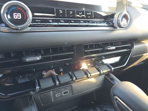 Used 2024 GMC Canyon Elevation w/ Convenience Package image 34