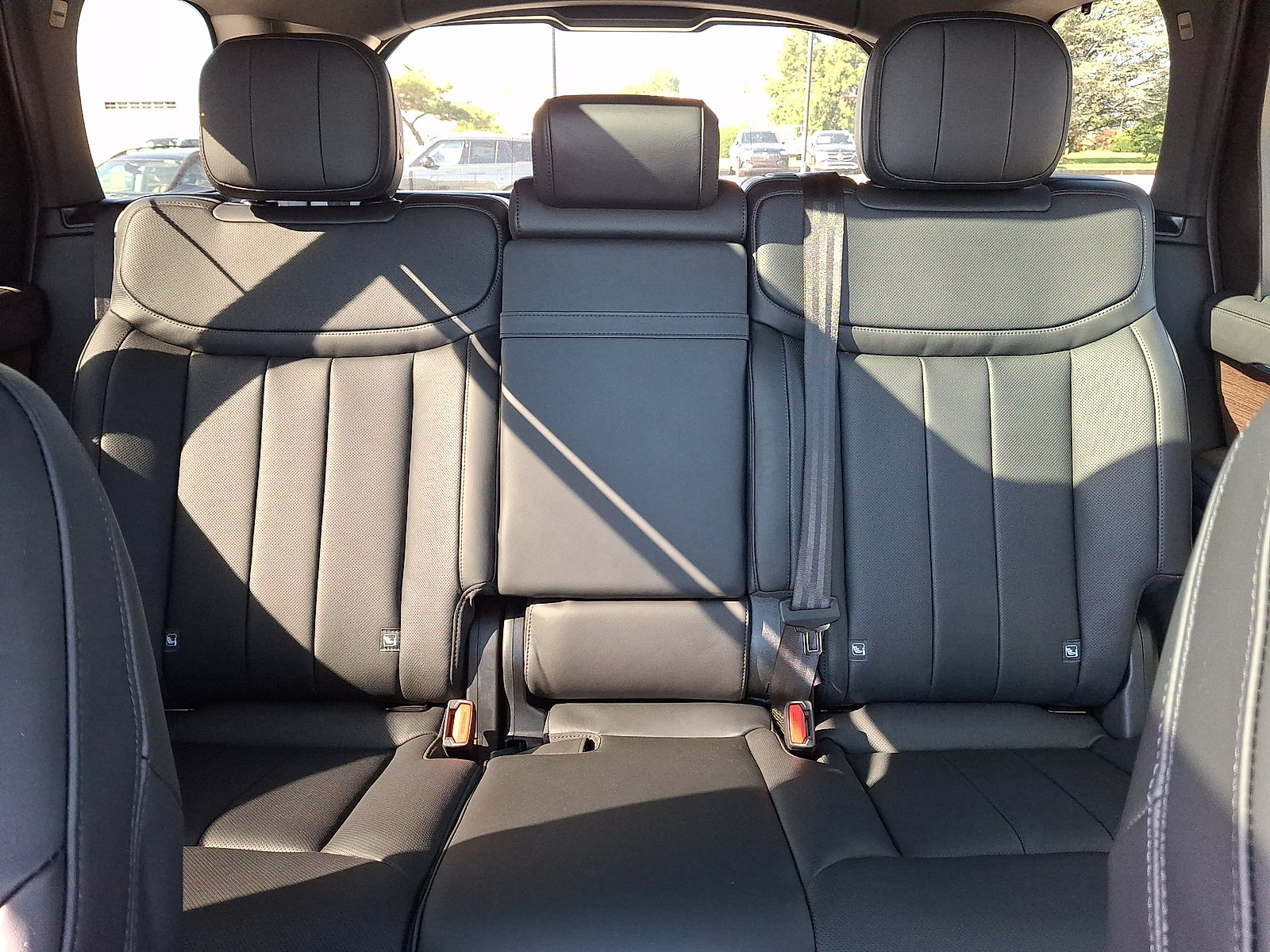 New 2027 Land Rover Range Rover Long Wheelbase SE AWD/4WD image 6