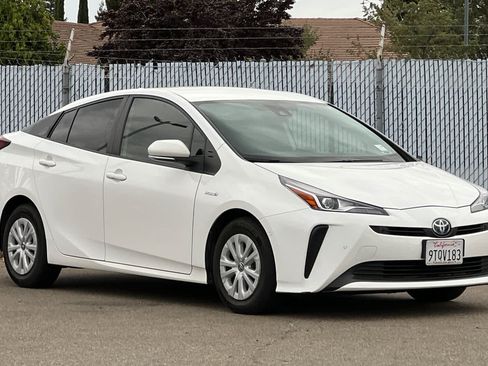 Used 2022 Toyota Prius LE FWD image 7
