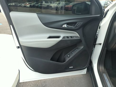Used 2019 Chevrolet Equinox Premier FWD image 18