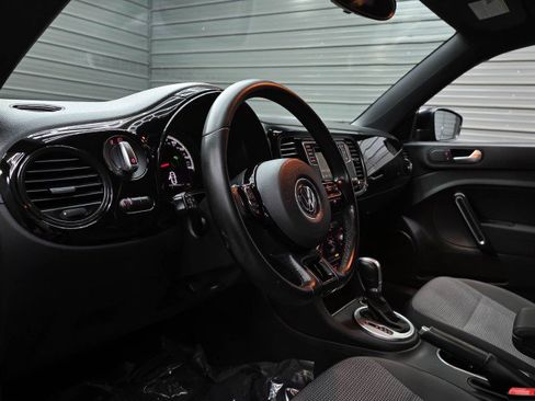 Used 2019 Volkswagen Beetle 2.0T S FWD image 11