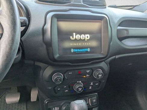 Used 2022 Jeep Renegade Latitude w/ Convenience Group AWD/4WD image 8