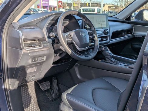 Used 2025 Toyota Grand Highlander AWD image 10