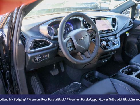 New 2026 Chrysler Pacifica Select w/ S Appearance Package AWD/4WD image 4