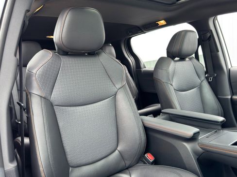 Used 2024 Toyota Sienna XSE image 39