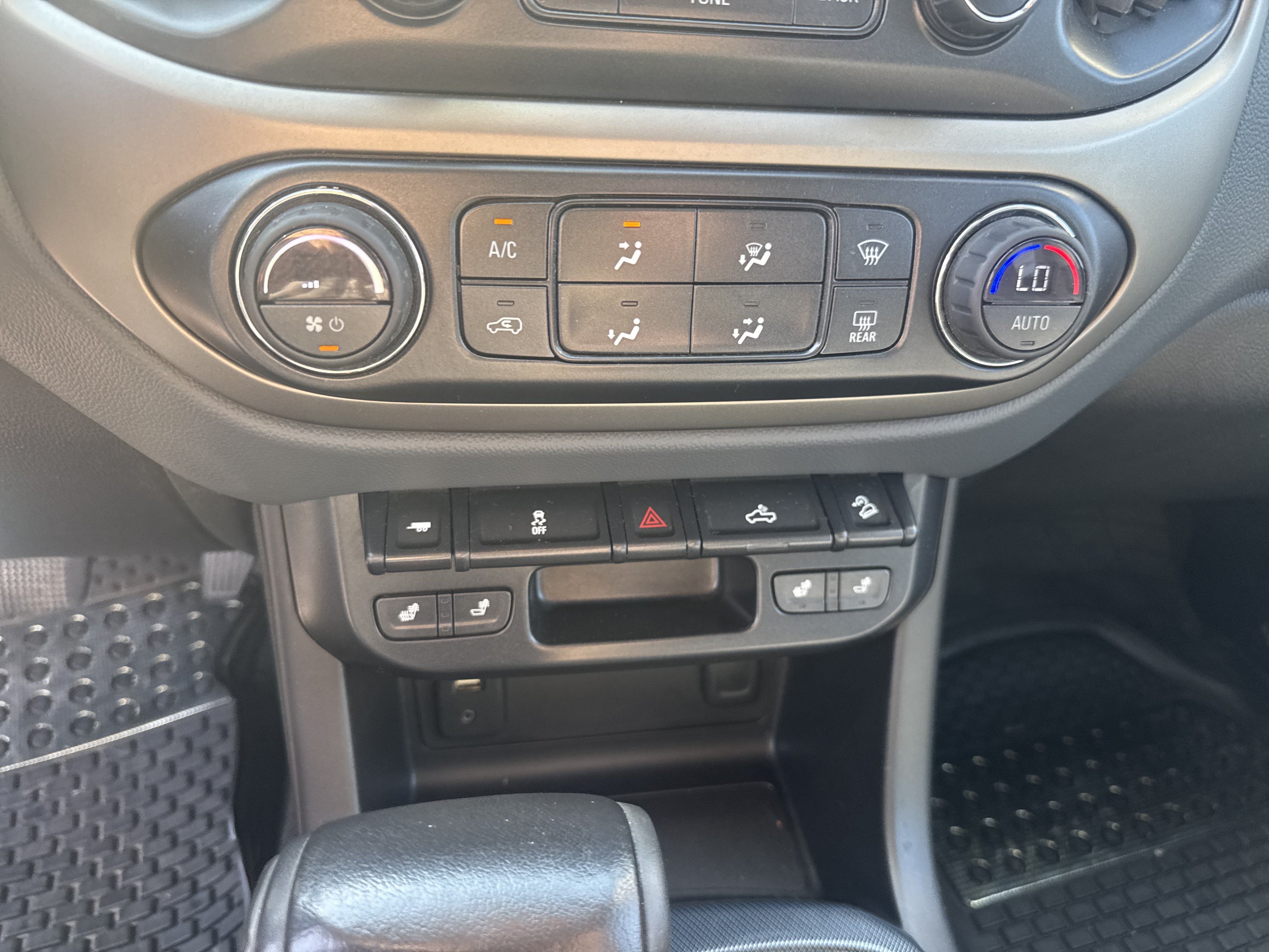 Used 2015 Chevrolet Colorado Z71 AWD/4WD image 25