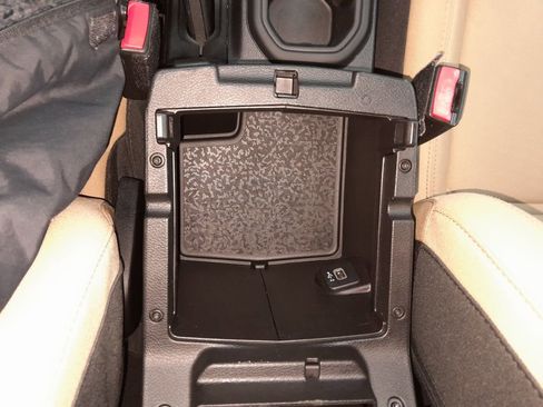 Used 2021 Jeep Wrangler Sport S image 27