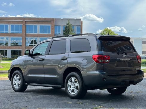 Used 2014 Toyota Sequoia SR5 RWD image 3