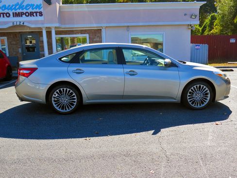 Used 2016 Toyota Avalon Limited image 6