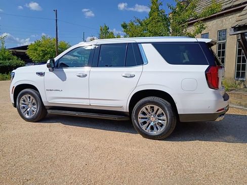 Used 2025 GMC Yukon Denali w/ LPO, Floor Liner Package RWD image 7
